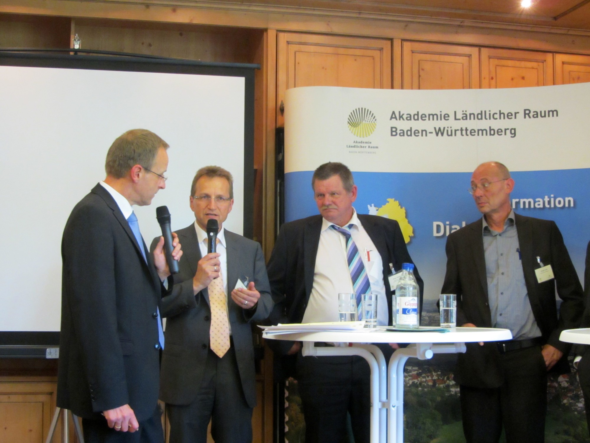 Utz Aktuell – Perspektiven gesucht 01 – 11-2012